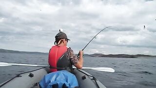 Обратно к Териберке уже против ветра - рыбалка на Баренцевом море с байдарки