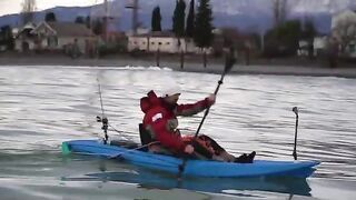 Каяк, эхолот и ставрида в бухте Сухума - рыбалка в Абхазии