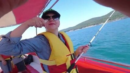 Туристический катер от пляжа - морская рыбалка в Геленджике у Архипо-Осиповки