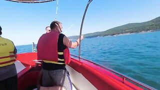 Туристический катер от пляжа - морская рыбалка в Геленджике у Архипо-Осиповки