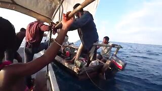 Бензин для чужой лодки и барракуда на обед - рыбалка на Занзибаре