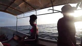 Бензин для чужой лодки и барракуда на обед - рыбалка на Занзибаре