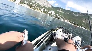 Пеламида с каяка на троллинг и пилькер - рыбалка в Черном море