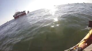 Striper, bluefish и переворот каяка в прибое - рыбалка в США у Нью-Джерси