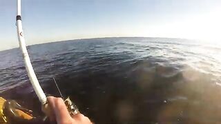 Striper, bluefish и переворот каяка в прибое - рыбалка в США у Нью-Джерси