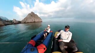 Укол скорпены и морской монстр на каяке - рыбалка в Черном море в Крыму