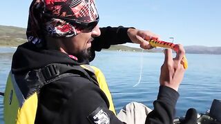 Первые шаги на морском каяке - рыбалка в Норвегии у северного берега