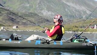 Первые шаги на морском каяке - рыбалка в Норвегии у северного берега