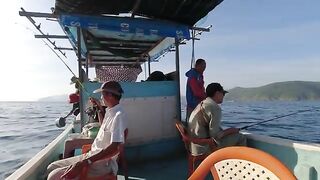 Лодка, улов и обед на воде - рыбалка в Нячанге