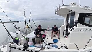 Соревновательный день по тунцу - рыбалка на Сахалине с большого катера