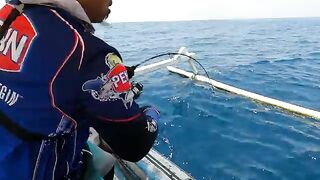 Джиггинг с традиционной лодки на Ломбоке - рыбалка в Индонезии