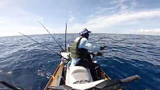 Tuna и shark frenzy с офшорного каяка - рыбалка во Флориде