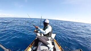 Tuna и shark frenzy с офшорного каяка - рыбалка во Флориде