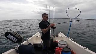 Feathers и скумбрия одна за другой - рыбалка в Великобритании с лодки