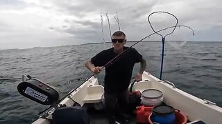 Feathers и скумбрия одна за другой - рыбалка в Великобритании с лодки