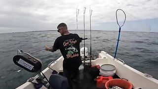 Feathers и скумбрия одна за другой - рыбалка в Великобритании с лодки