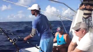 После качки все же подняли махи-махи - рыбалка в Доминикане