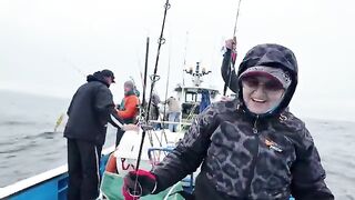 Гигантский палтус, треска и окунь у Курил - рыбалка в Тихом океане
