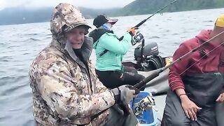 Гигантский палтус, треска и окунь у Курил - рыбалка в Тихом океане