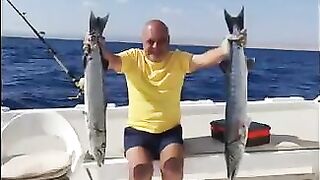 Марса-Алам, малый борт и рыба на палубе - рыбалка в Красном море