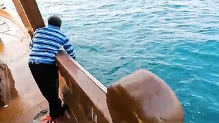 Рыбалка в Катаре с лодки в открытом море