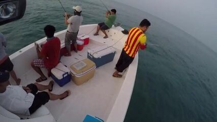 Донный джиг с моторной лодки у Дохи