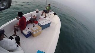 Донный джиг с моторной лодки у Дохи