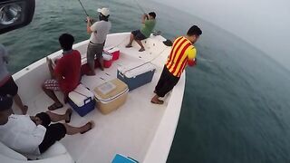 Донный джиг с моторной лодки у Дохи