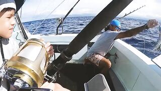 Двойная поклевка махи-махи у Гонолулу