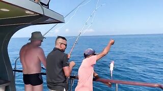 Спиннинг и рыба на лодке у Патонга
