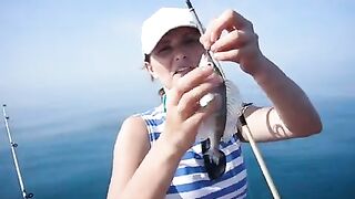 Самодур с лодки в Абхазии