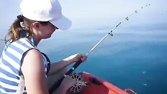 Самодур с лодки в Абхазии