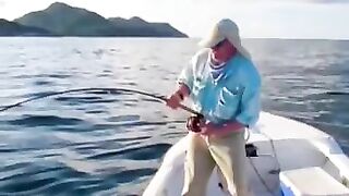 Рыба на борту после нахлыста у Праслина