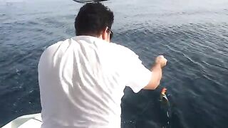 Тунец у борта в Бахрейне