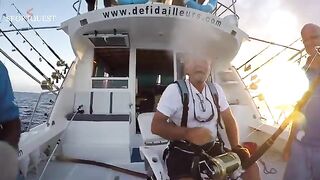 Лодка с тяжелыми удилищами у Родригеса