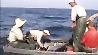 Тунец с маленькой лодки у Марокко