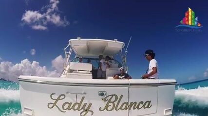 Lady Blanca выходит на чартерную рыбалку у Канкуна