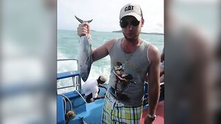 Лонгтейл у скальных островов Краби