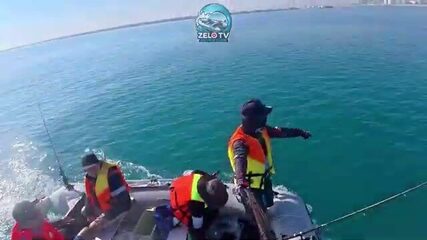Семьей вышли на надувной лодке у Саадията