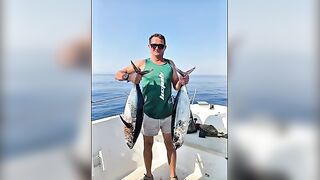 У кормы дожали тунца у Ларнаки