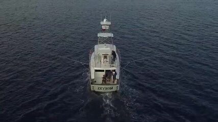 Катер с дорожками вышел на рыбалку у Сиде