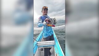 Кругом у Нуса-Пениды рыбу тянут на синюю палубу