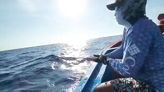 Под Фанрангом на джиге держат тяжёлого амберджека