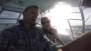 После короткого выхода в Мексике в ящике уже лежат дорадо и кальмар