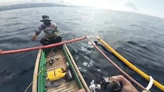 Помфрета у Бохоля берут на джиг с узкой лодки