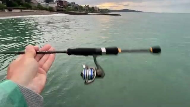 Пескожил, мормышка и колючий морской ёрш на рассвете в Новом Афоне