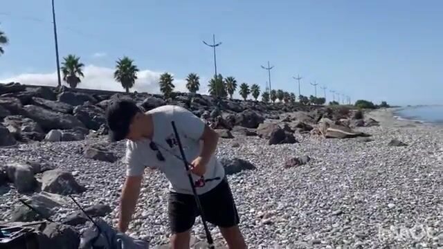 Ночь на пляже Батуми, и только барабулька не спит