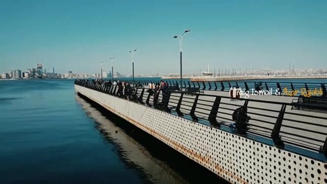Поплавки на Бакинском бульваре уже стоят, а рыба с ноготок