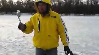 Луганск, тихая заводь и поплавок, который замер перед самым рассветом