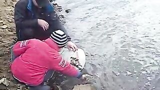 Зарыбление донецкого водохранилища: восемьдесят пять кило карася в воду